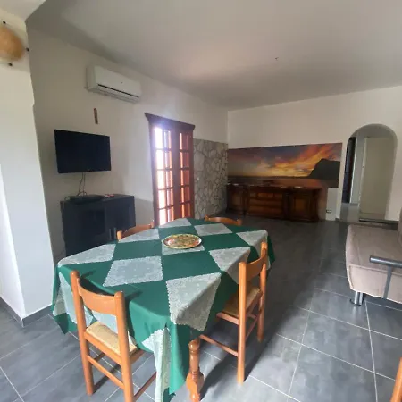 Holiday home Nu Jardinu 'nmezzu Di Lu Mari *